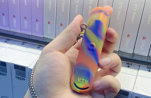 悦刻五代幻影石墨黑多少钱？悦刻和vtv哪个更好？